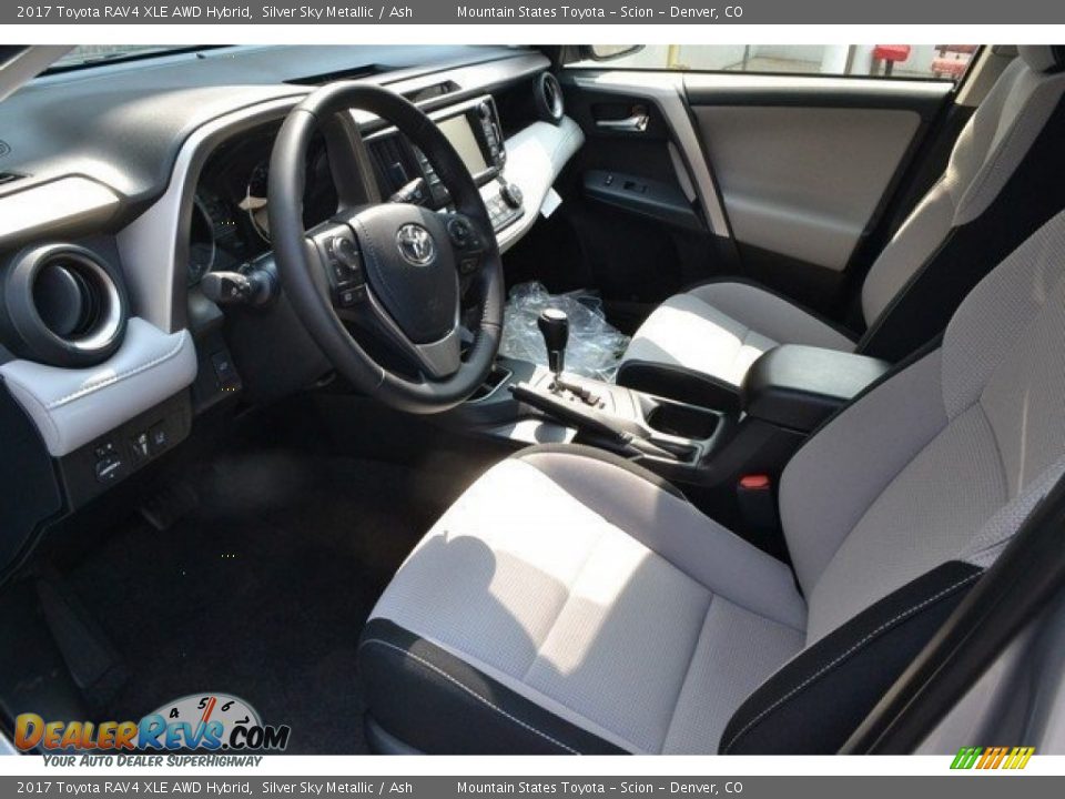 2017 Toyota RAV4 XLE AWD Hybrid Silver Sky Metallic / Ash Photo #5