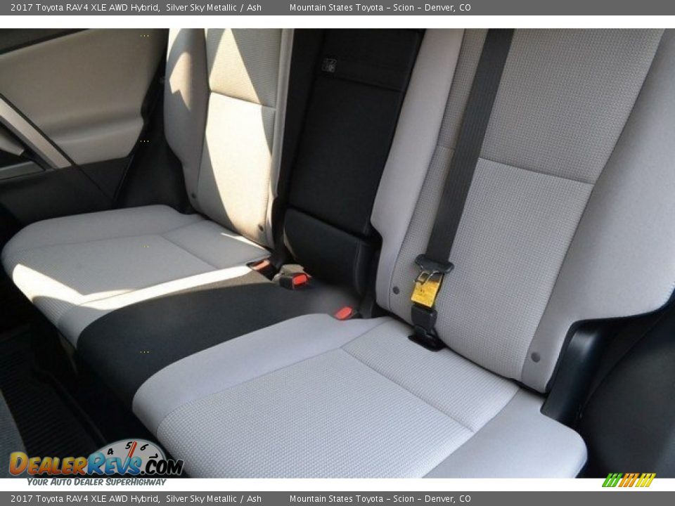 2017 Toyota RAV4 XLE AWD Hybrid Silver Sky Metallic / Ash Photo #7