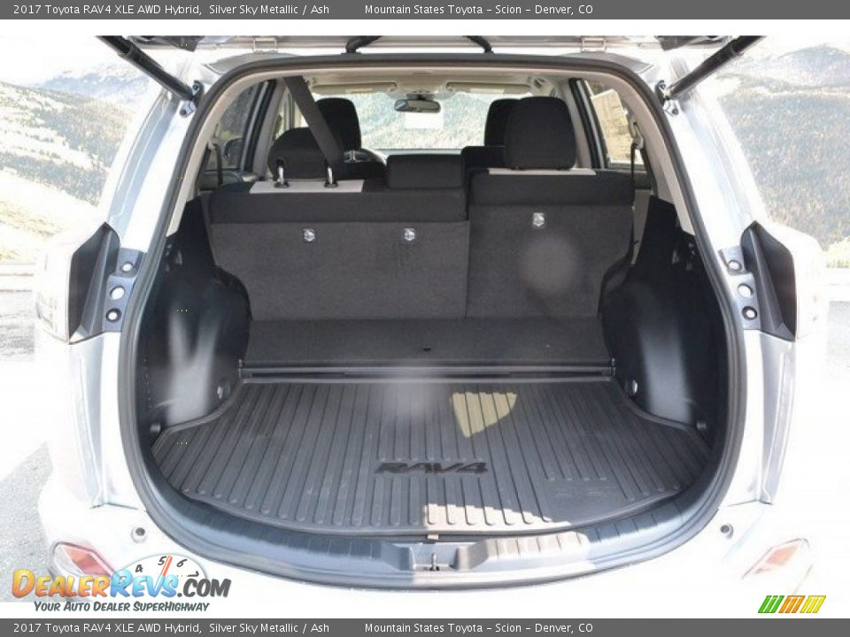 2017 Toyota RAV4 XLE AWD Hybrid Silver Sky Metallic / Ash Photo #8