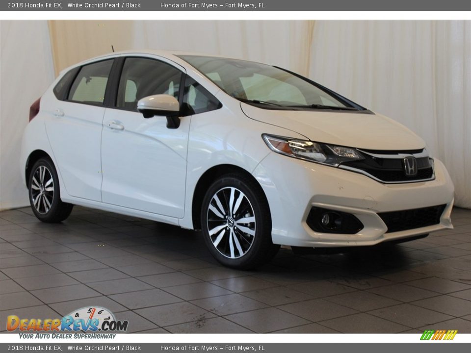 Front 3/4 View of 2018 Honda Fit EX Photo #2