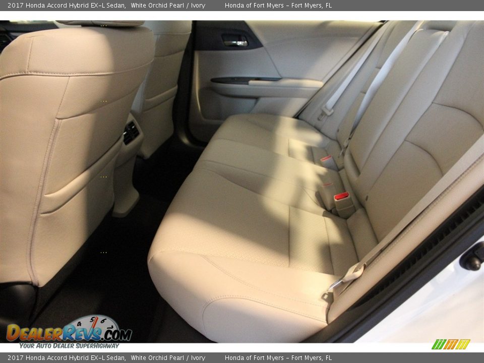 2017 Honda Accord Hybrid EX-L Sedan White Orchid Pearl / Ivory Photo #30