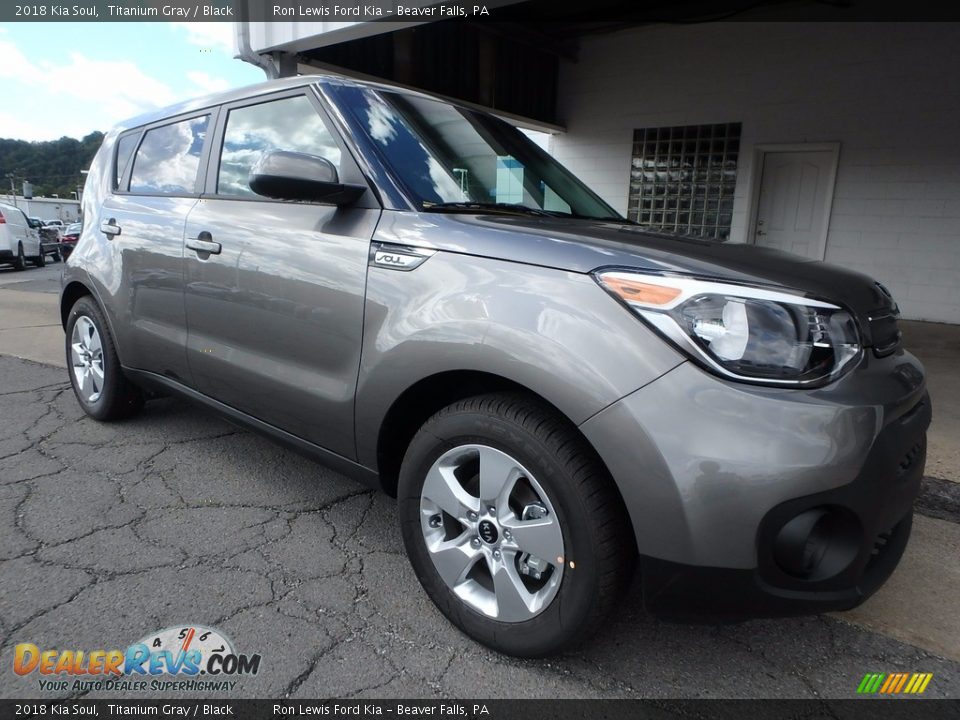 Front 3/4 View of 2018 Kia Soul  Photo #9