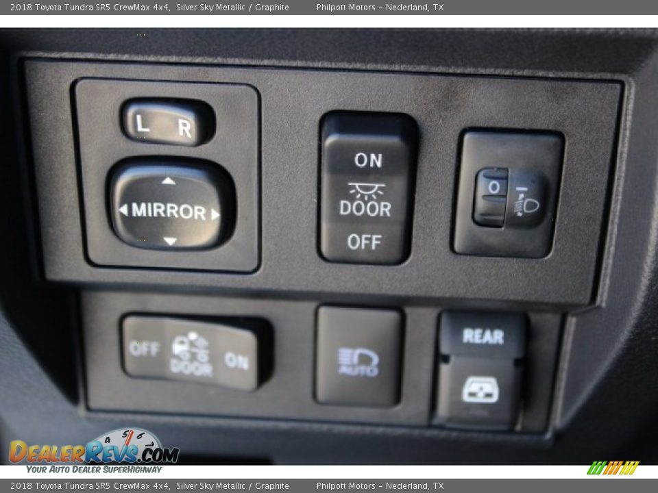 Controls of 2018 Toyota Tundra SR5 CrewMax 4x4 Photo #16