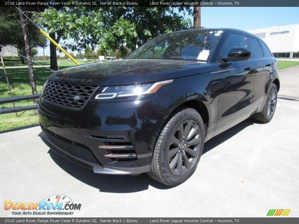 Front 3/4 View of 2018 Land Rover Range Rover Velar R Dynamic SE Photo #10