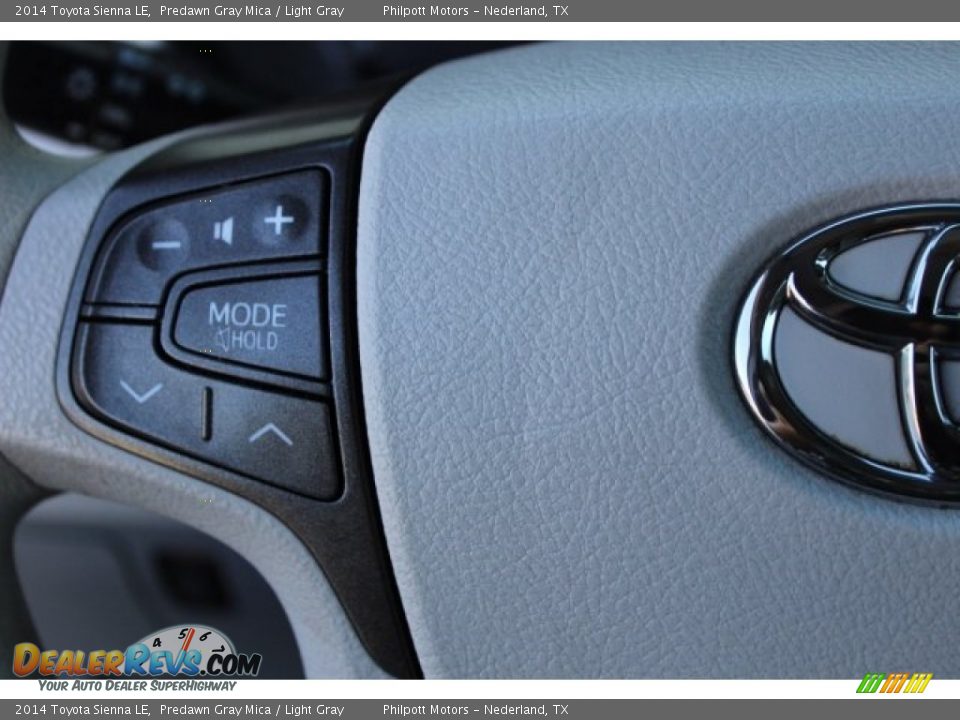 2014 Toyota Sienna LE Predawn Gray Mica / Light Gray Photo #17