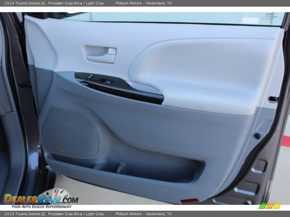 2014 Toyota Sienna LE Predawn Gray Mica / Light Gray Photo #28