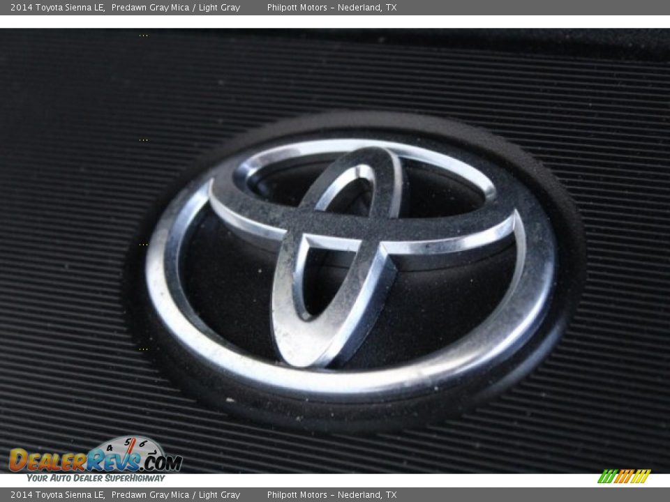 2014 Toyota Sienna LE Predawn Gray Mica / Light Gray Photo #32