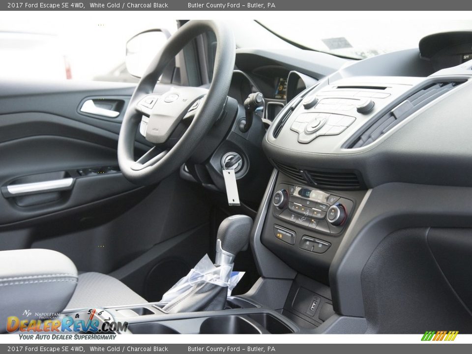 2017 Ford Escape SE 4WD White Gold / Charcoal Black Photo #9
