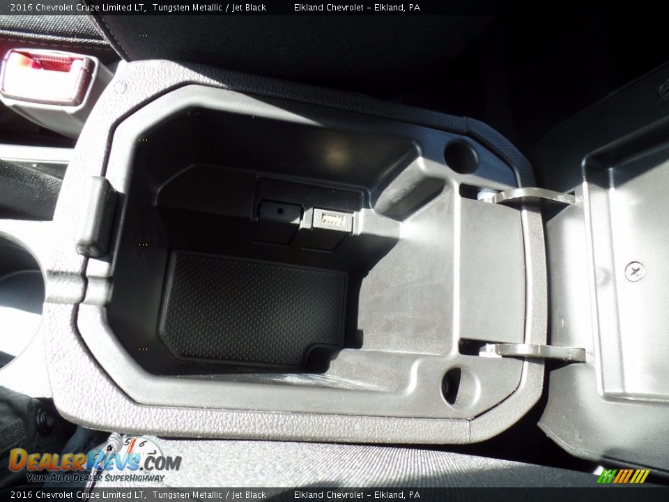 2016 Chevrolet Cruze Limited LT Tungsten Metallic / Jet Black Photo #28