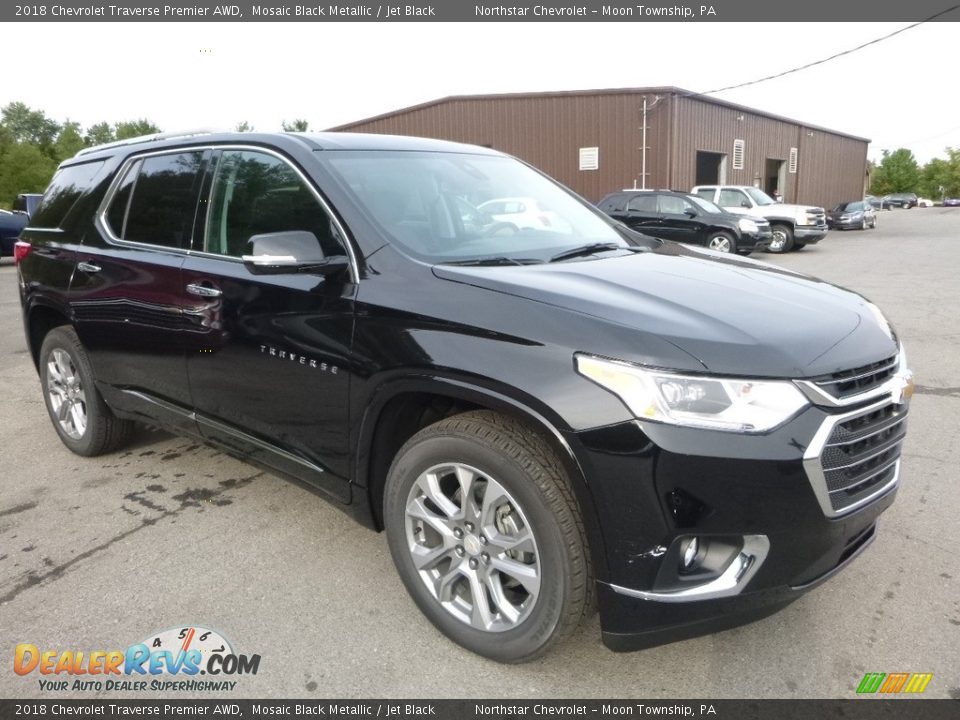 Front 3/4 View of 2018 Chevrolet Traverse Premier AWD Photo #7