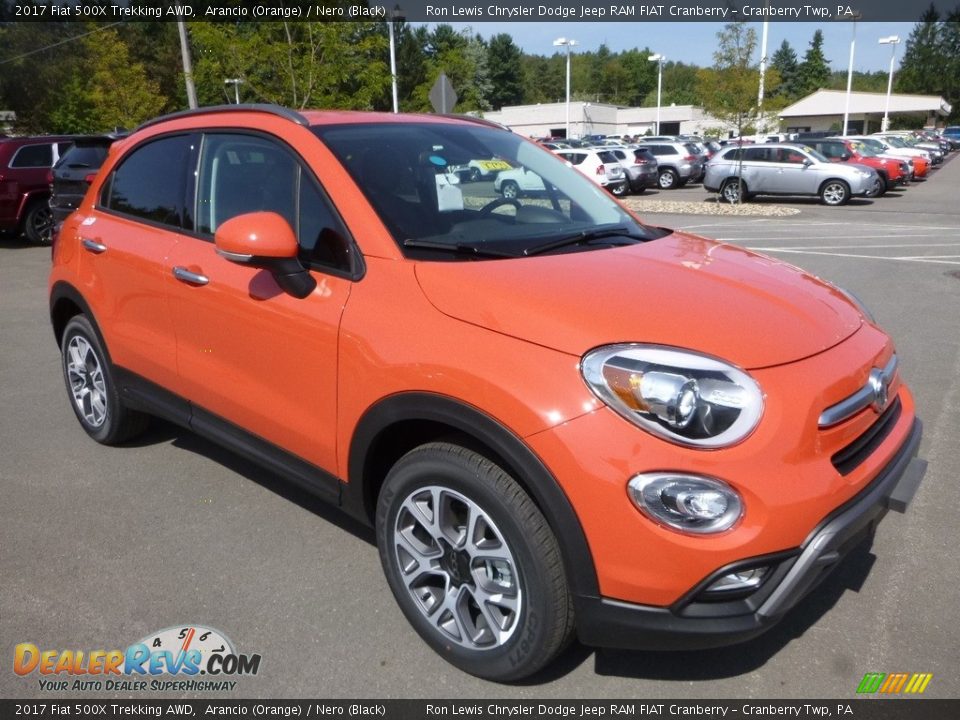 Front 3/4 View of 2017 Fiat 500X Trekking AWD Photo #7