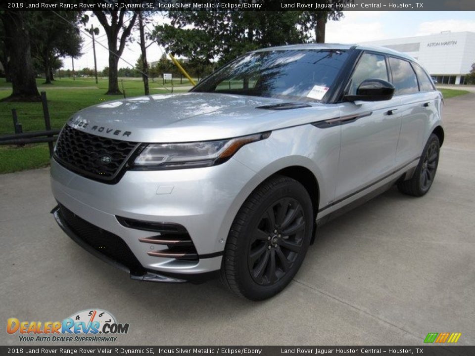 Front 3/4 View of 2018 Land Rover Range Rover Velar R Dynamic SE Photo #10