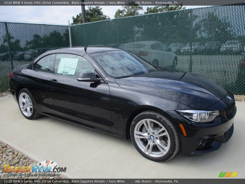 Front 3/4 View of 2018 BMW 4 Series 440i xDrive Convertible Photo #9