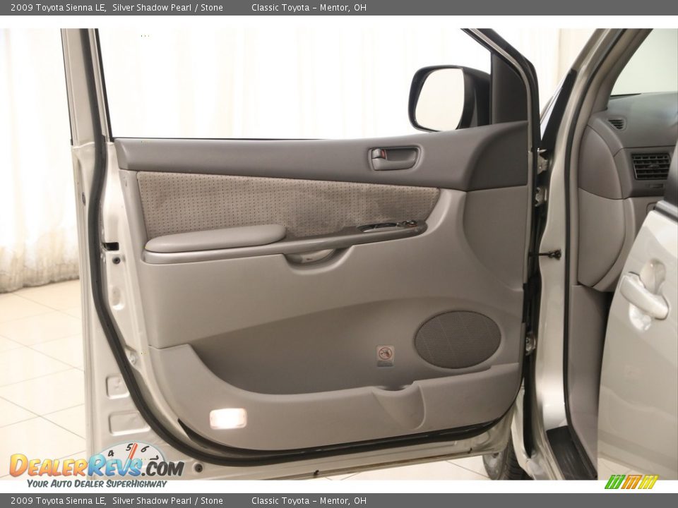 2009 Toyota Sienna LE Silver Shadow Pearl / Stone Photo #4