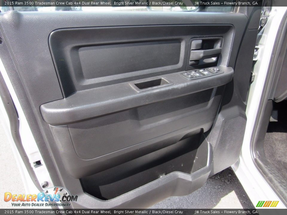 2015 Ram 3500 Tradesman Crew Cab 4x4 Dual Rear Wheel Bright Silver Metallic / Black/Diesel Gray Photo #10