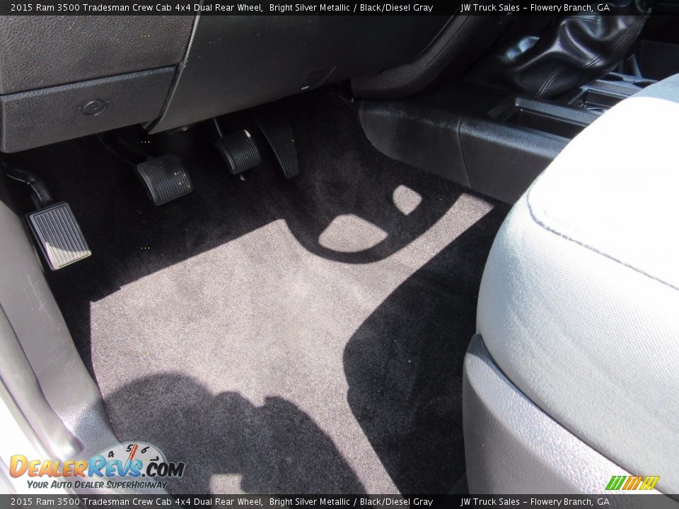 2015 Ram 3500 Tradesman Crew Cab 4x4 Dual Rear Wheel Bright Silver Metallic / Black/Diesel Gray Photo #11