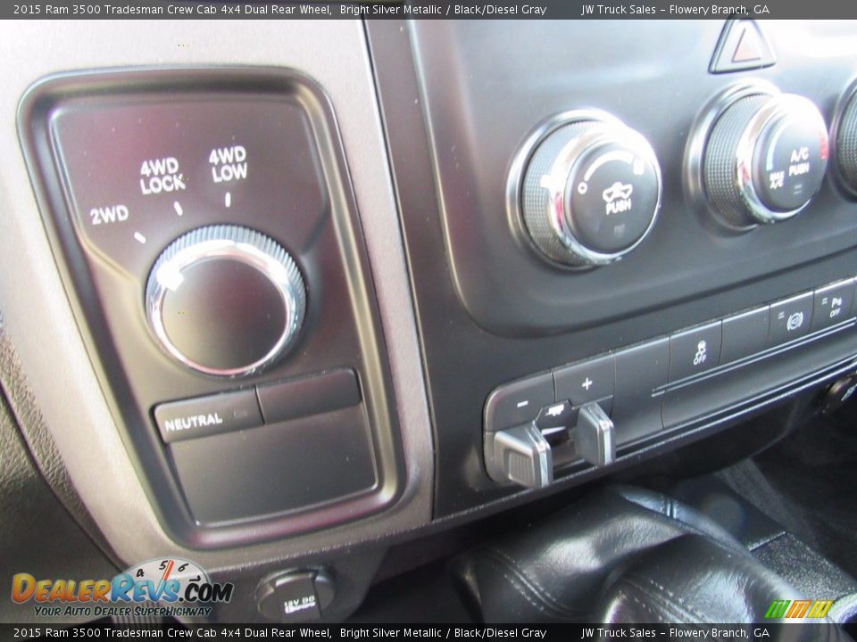 2015 Ram 3500 Tradesman Crew Cab 4x4 Dual Rear Wheel Bright Silver Metallic / Black/Diesel Gray Photo #16