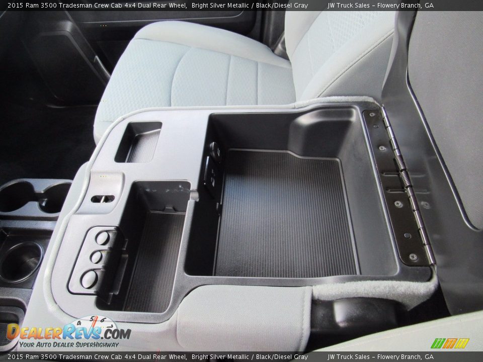 2015 Ram 3500 Tradesman Crew Cab 4x4 Dual Rear Wheel Bright Silver Metallic / Black/Diesel Gray Photo #20