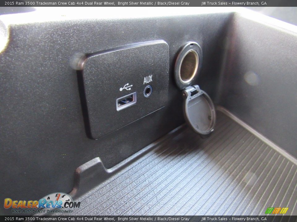 2015 Ram 3500 Tradesman Crew Cab 4x4 Dual Rear Wheel Bright Silver Metallic / Black/Diesel Gray Photo #21