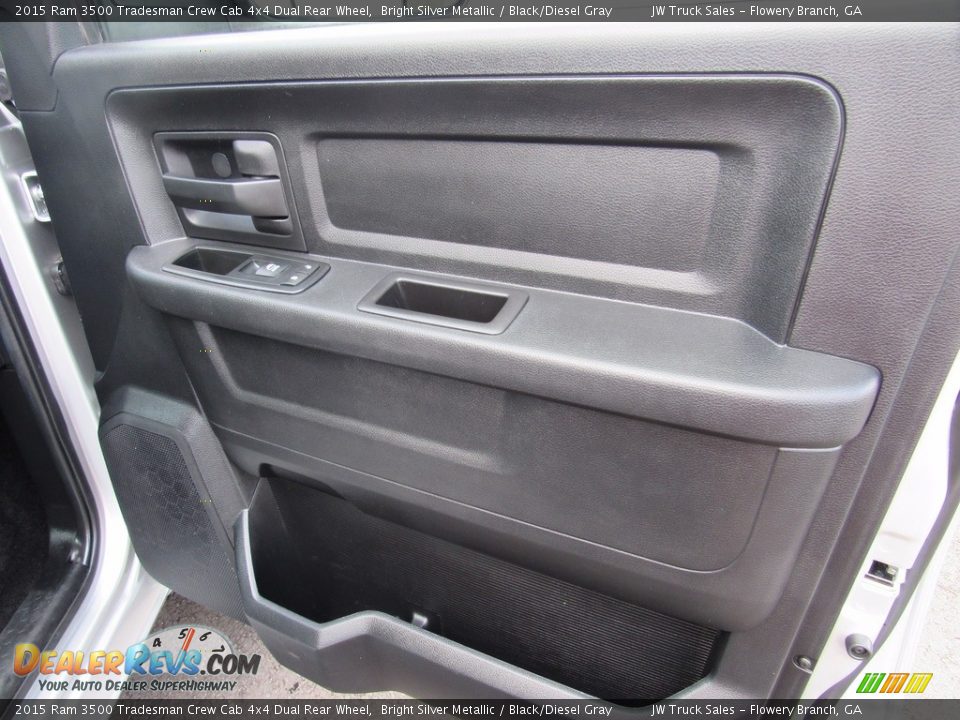 2015 Ram 3500 Tradesman Crew Cab 4x4 Dual Rear Wheel Bright Silver Metallic / Black/Diesel Gray Photo #25