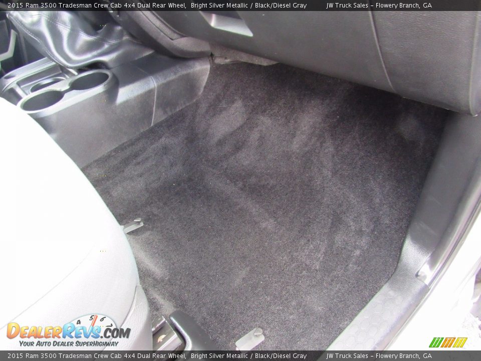 2015 Ram 3500 Tradesman Crew Cab 4x4 Dual Rear Wheel Bright Silver Metallic / Black/Diesel Gray Photo #26