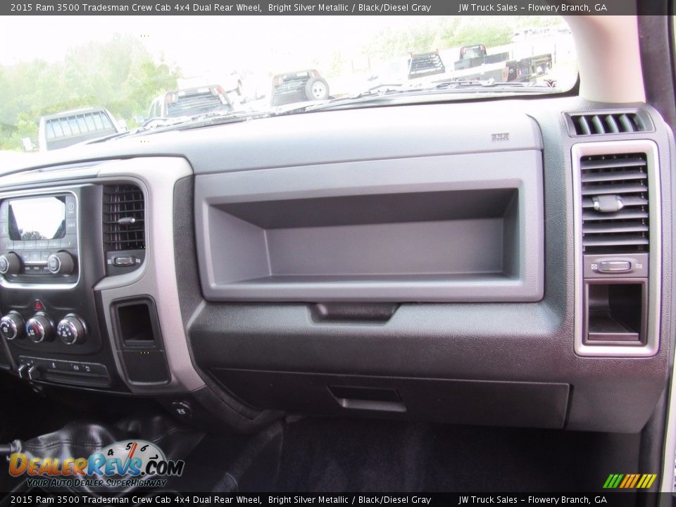 2015 Ram 3500 Tradesman Crew Cab 4x4 Dual Rear Wheel Bright Silver Metallic / Black/Diesel Gray Photo #28