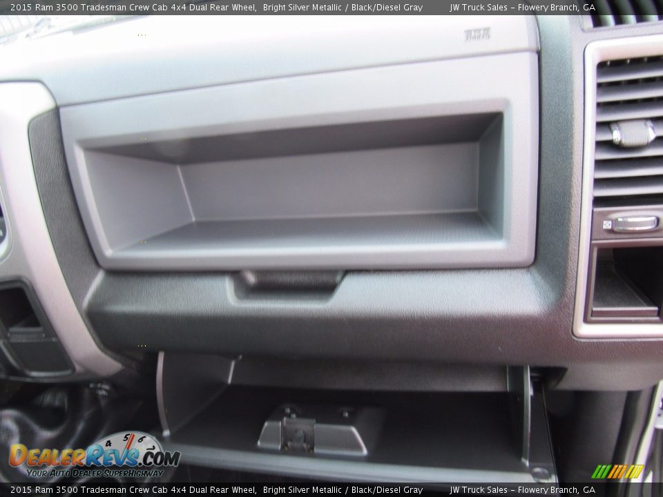 2015 Ram 3500 Tradesman Crew Cab 4x4 Dual Rear Wheel Bright Silver Metallic / Black/Diesel Gray Photo #29