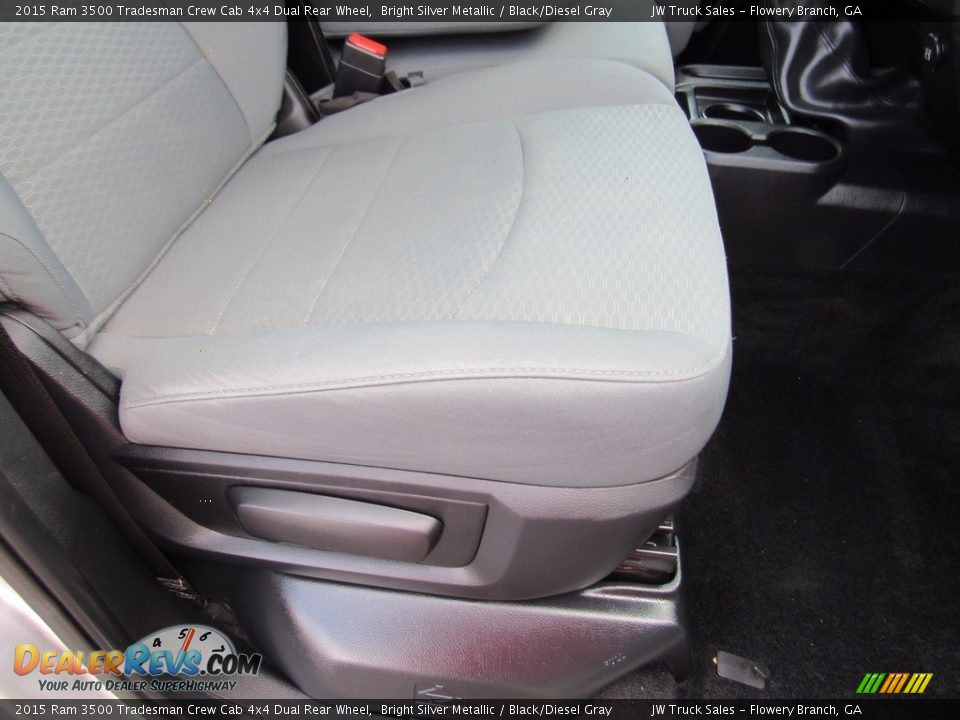 2015 Ram 3500 Tradesman Crew Cab 4x4 Dual Rear Wheel Bright Silver Metallic / Black/Diesel Gray Photo #30