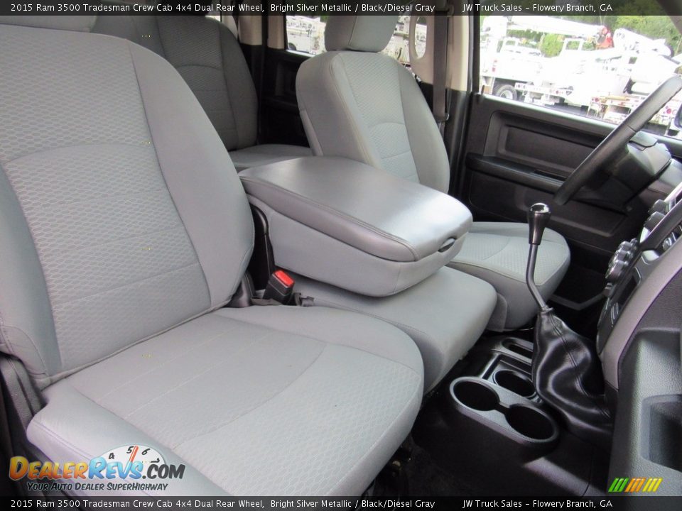 2015 Ram 3500 Tradesman Crew Cab 4x4 Dual Rear Wheel Bright Silver Metallic / Black/Diesel Gray Photo #31