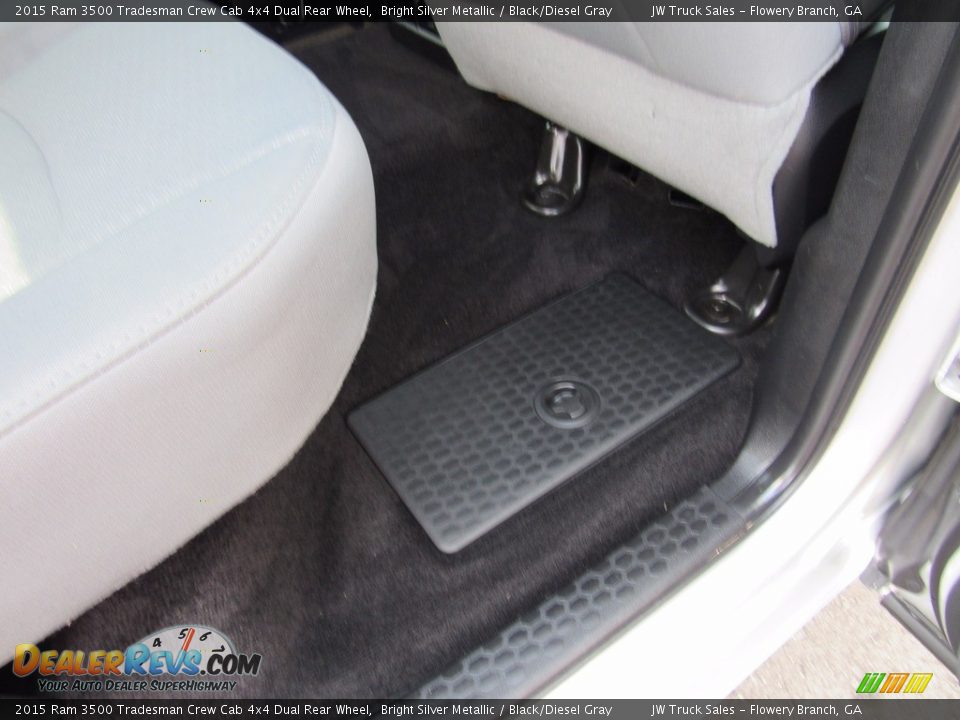 2015 Ram 3500 Tradesman Crew Cab 4x4 Dual Rear Wheel Bright Silver Metallic / Black/Diesel Gray Photo #33