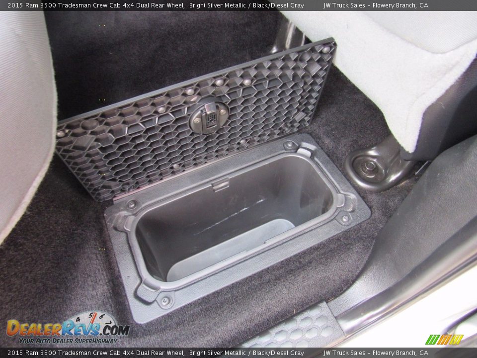 2015 Ram 3500 Tradesman Crew Cab 4x4 Dual Rear Wheel Bright Silver Metallic / Black/Diesel Gray Photo #34
