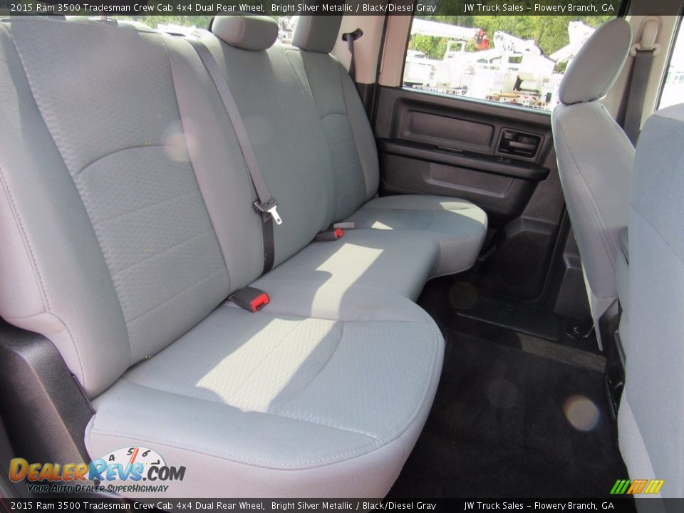 2015 Ram 3500 Tradesman Crew Cab 4x4 Dual Rear Wheel Bright Silver Metallic / Black/Diesel Gray Photo #35