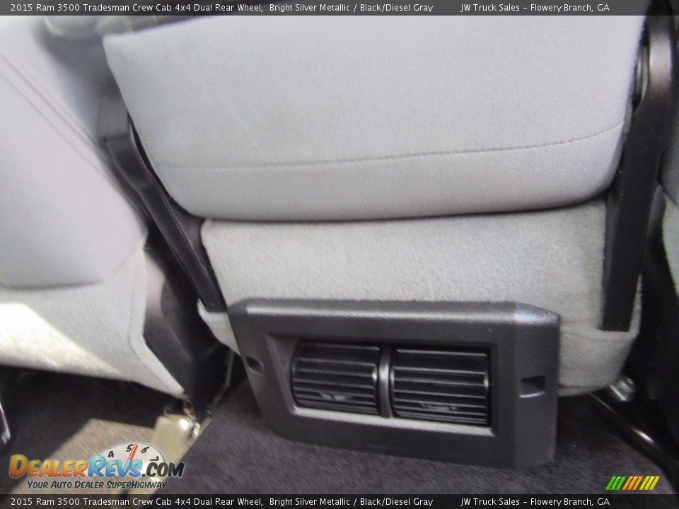 2015 Ram 3500 Tradesman Crew Cab 4x4 Dual Rear Wheel Bright Silver Metallic / Black/Diesel Gray Photo #36