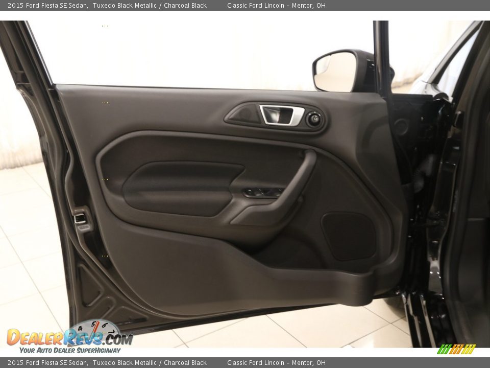 2015 Ford Fiesta SE Sedan Tuxedo Black Metallic / Charcoal Black Photo #4