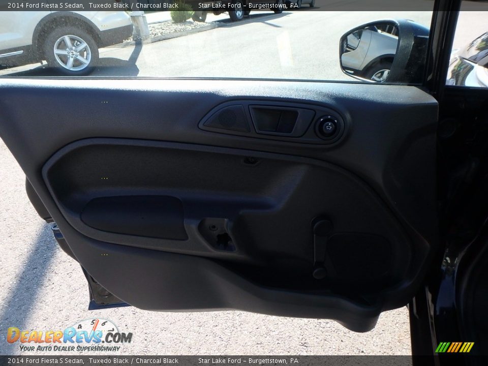 2014 Ford Fiesta S Sedan Tuxedo Black / Charcoal Black Photo #12