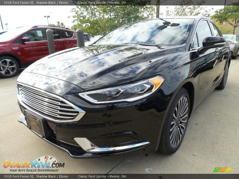 Front 3/4 View of 2018 Ford Fusion SE Photo #1