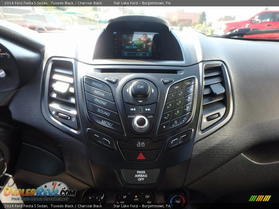 2014 Ford Fiesta S Sedan Tuxedo Black / Charcoal Black Photo #18