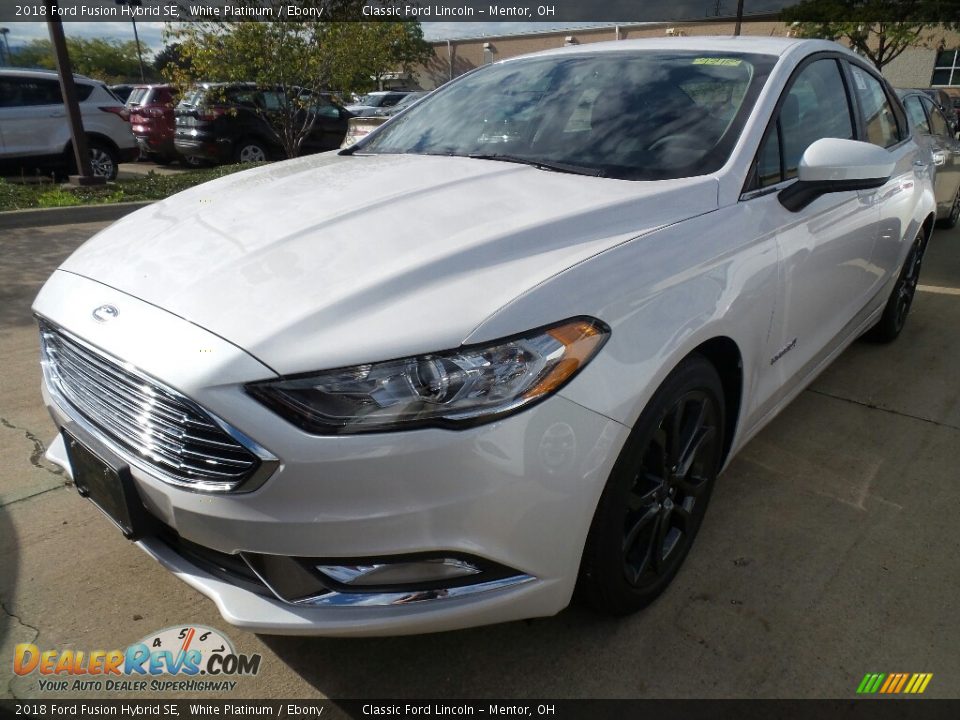 Front 3/4 View of 2018 Ford Fusion Hybrid SE Photo #1