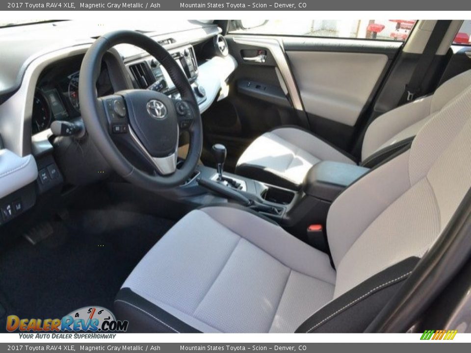 2017 Toyota RAV4 XLE Magnetic Gray Metallic / Ash Photo #5