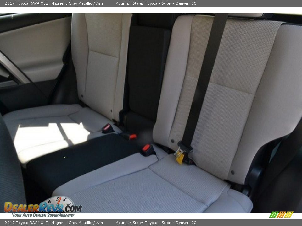 2017 Toyota RAV4 XLE Magnetic Gray Metallic / Ash Photo #7