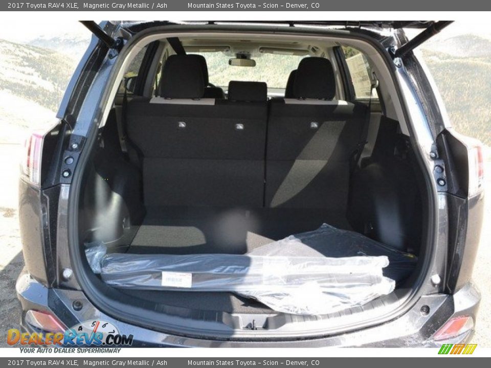2017 Toyota RAV4 XLE Magnetic Gray Metallic / Ash Photo #8
