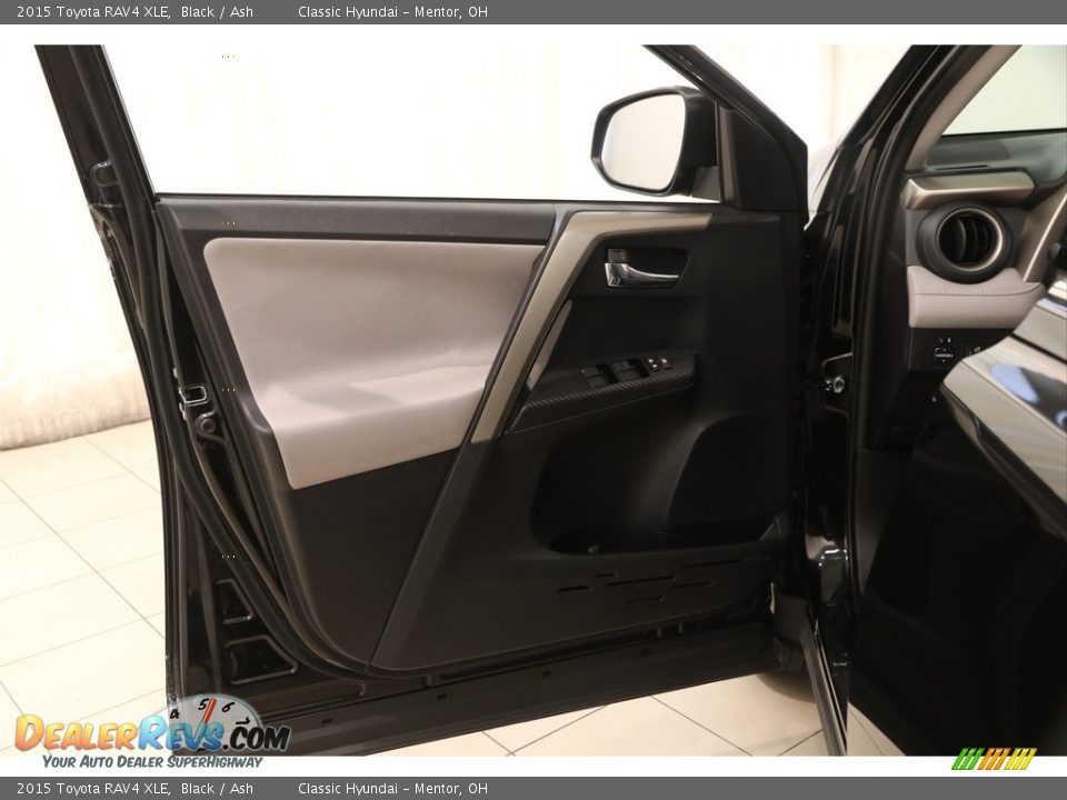 2015 Toyota RAV4 XLE Black / Ash Photo #4