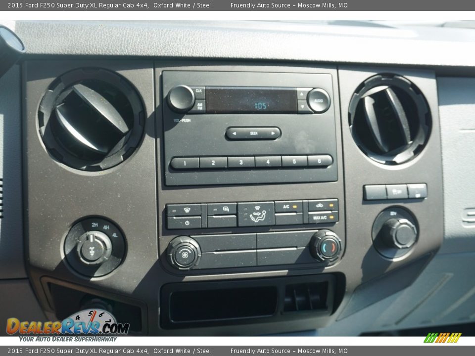 2015 Ford F250 Super Duty XL Regular Cab 4x4 Oxford White / Steel Photo #17