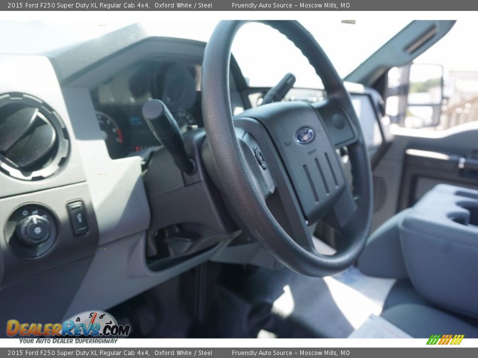 2015 Ford F250 Super Duty XL Regular Cab 4x4 Oxford White / Steel Photo #32