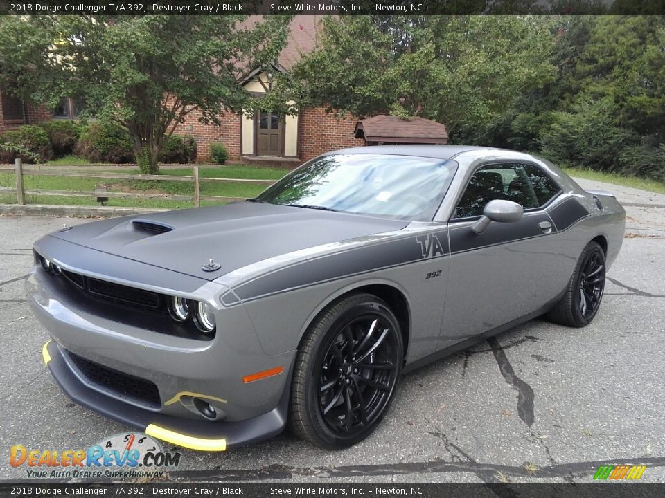 Front 3/4 View of 2018 Dodge Challenger T/A 392 Photo #2