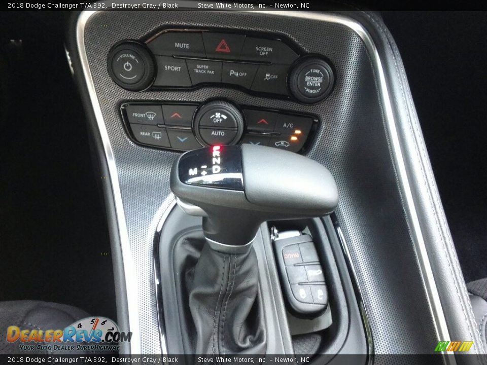2018 Dodge Challenger T/A 392 Shifter Photo #30