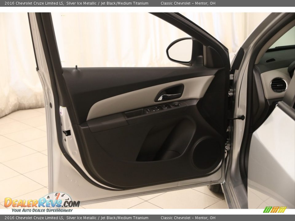 2016 Chevrolet Cruze Limited LS Silver Ice Metallic / Jet Black/Medium Titanium Photo #4