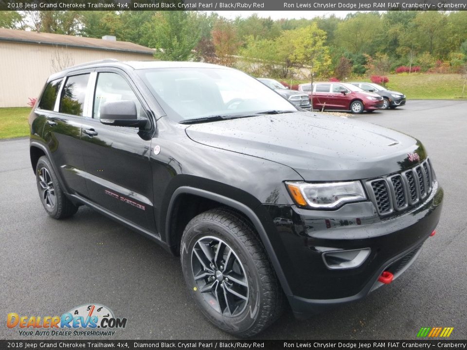 Front 3/4 View of 2018 Jeep Grand Cherokee Trailhawk 4x4 Photo #7