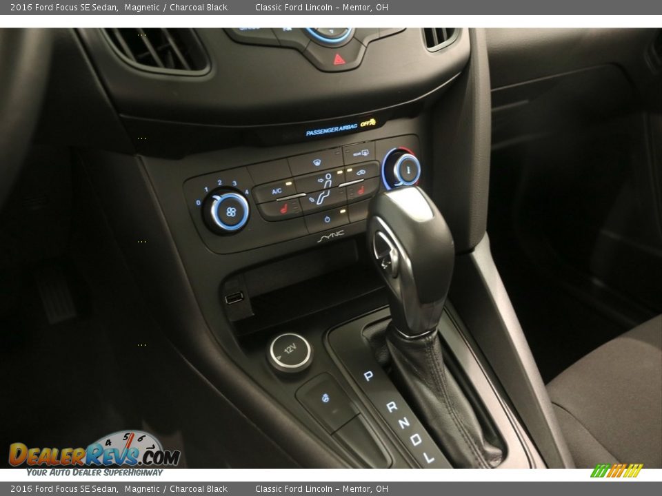 2016 Ford Focus SE Sedan Magnetic / Charcoal Black Photo #10
