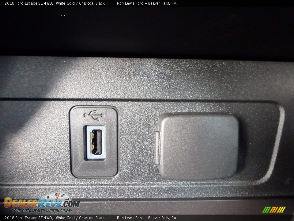 2018 Ford Escape SE 4WD White Gold / Charcoal Black Photo #19
